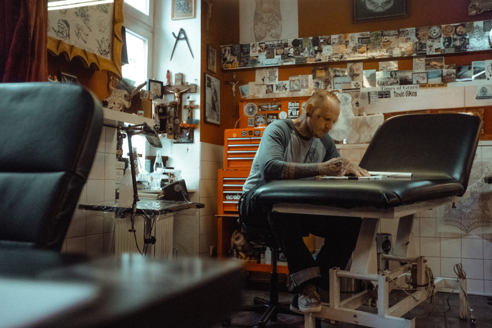 Dein Tätowierer in Berlin Kreuzstich Tattoo Studio Berlin Karl Frey